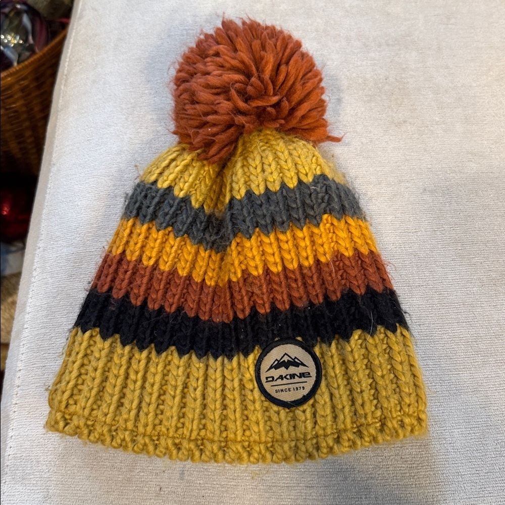 DAKINE  Pom BEANIE Chunky Knit